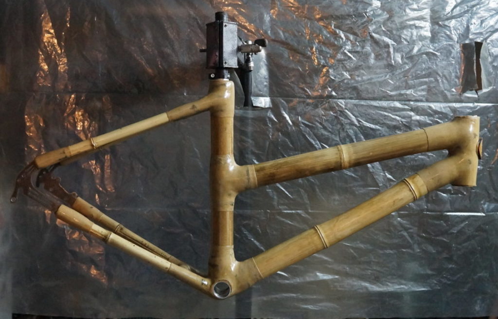 cadre e bambou en fin de fabrication